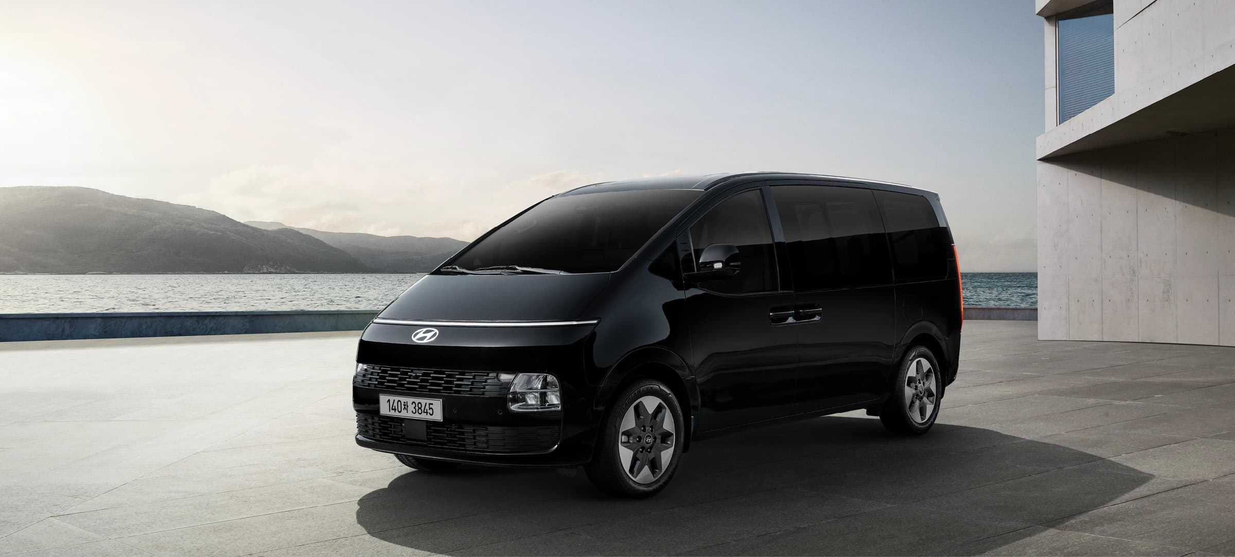 Hyundai Staria (11 chỗ) p1