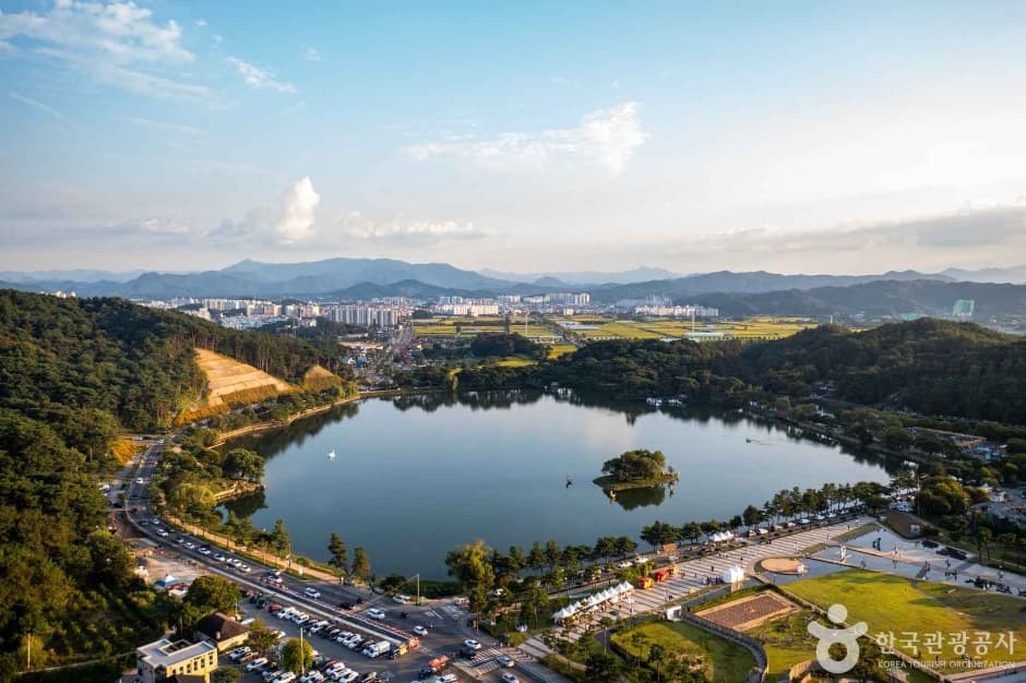 Uirimji Reservoir (제천 의림지와 제림)