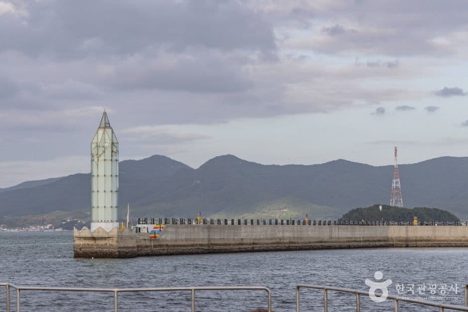 도남항 동방파제 등대