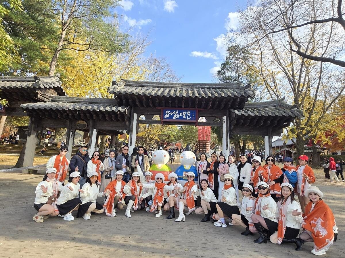 A BT TOUR group at the Nami Island gate in autumn