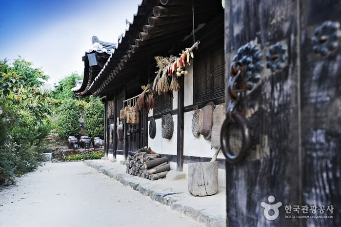 Choi Champandaek (House of Choi Champan) (최참판댁)